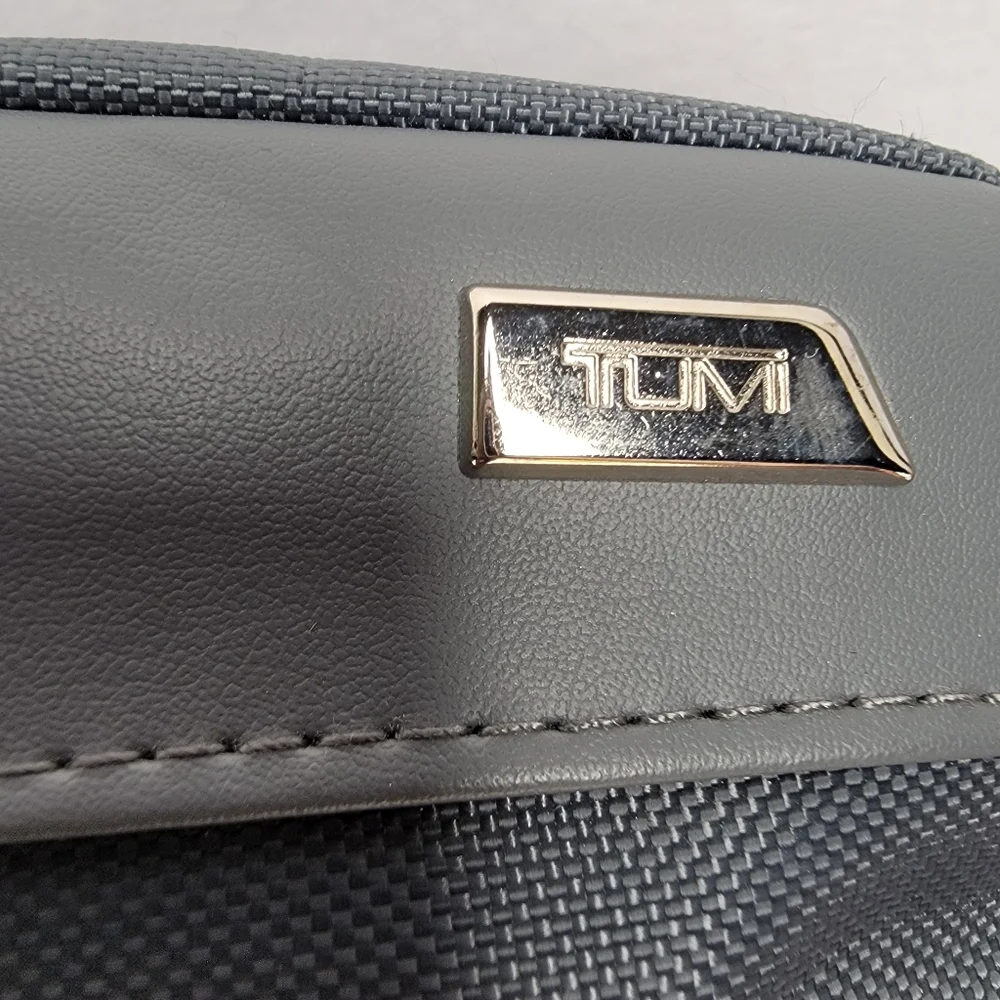 Tumi Gray Unisex‎ Toiletry Bag